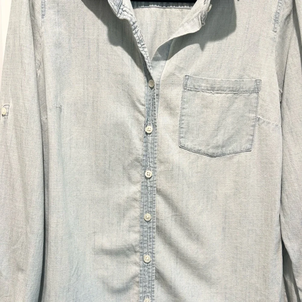 J. Crew Perfect Shirt Chambray Button Down 100% Cotton Light Wash Size M - Picture 4 of 7